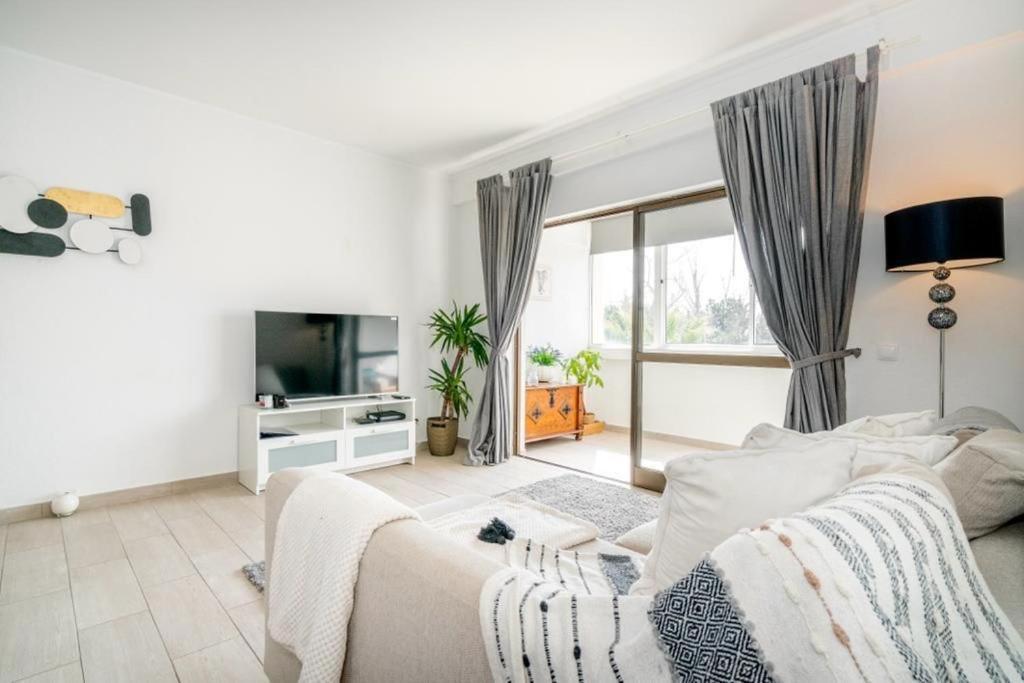 Spacious 1 Bed In Vilamoura, Fast Wifi & Pool Quarteira Exterior foto